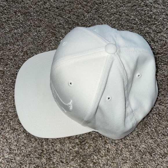 Mitchell & Ness Chicago Bulls Mens White SnapBack - Picture 3 of 5